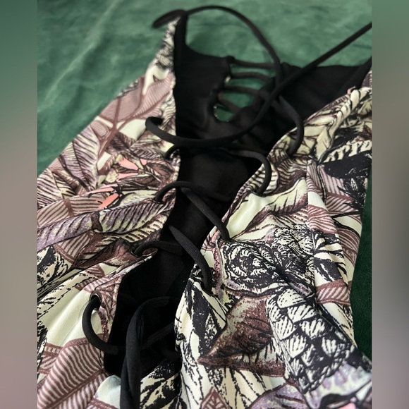 Maaji one piece **Reversible** - Picture 3 of 4